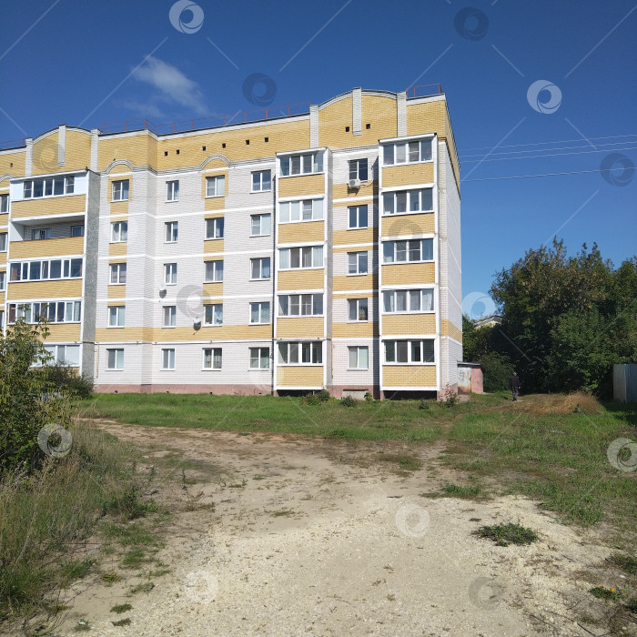 Скачать Пятиэтажный многоквартирный дом. фотосток Ozero