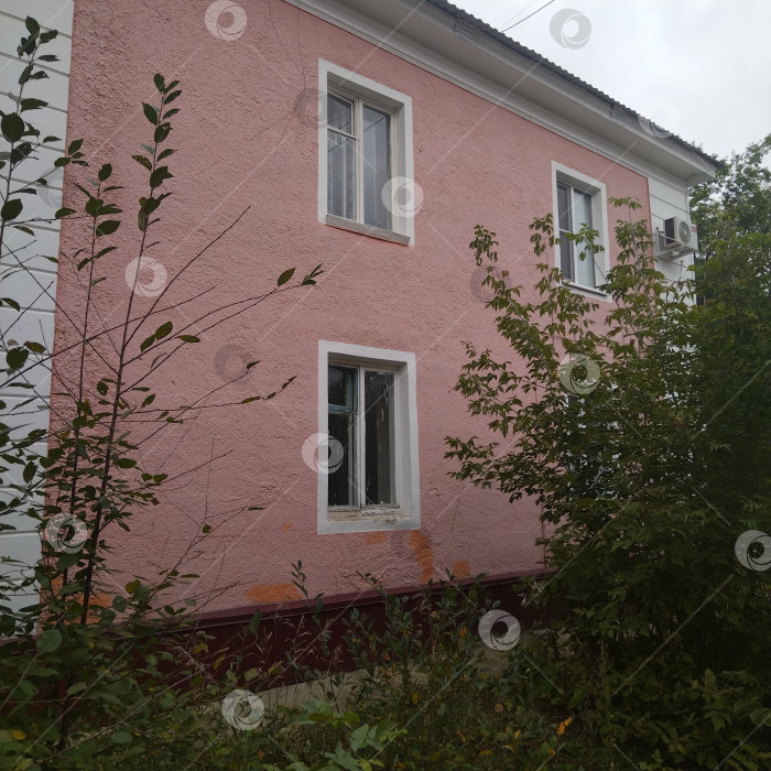 Скачать Двухэтажный многоквартирный дом. фотосток Ozero