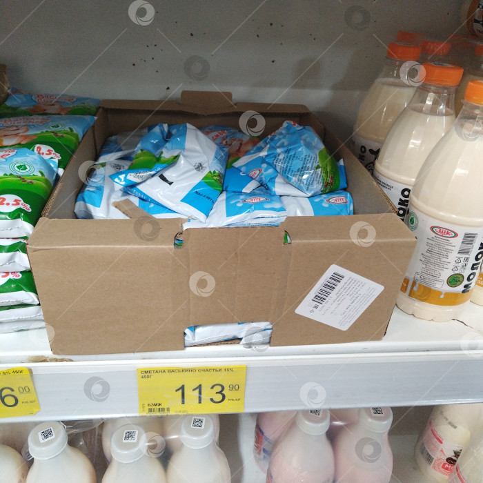 Скачать Отдел сметаны в магазине "Победа". фотосток Ozero