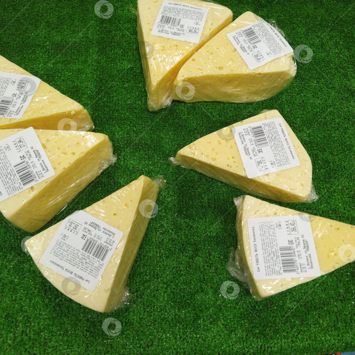 Скачать Отдел сыра в магазине "Победа". фотосток Ozero