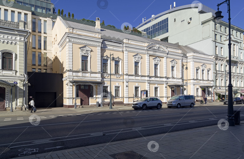 Скачать Старинная городская усадьба в центре Москвы. фотосток Ozero