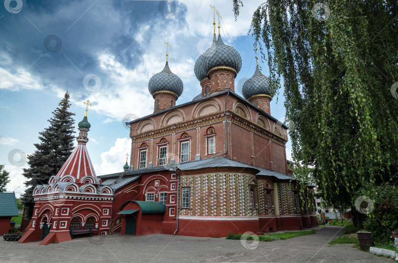 Скачать Древняя церковь Воскресения Христова в Пустыне. фотосток Ozero