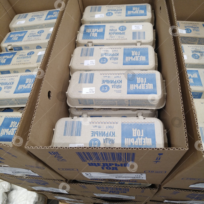 Скачать Отдел куриных яиц в магазине "Чижик". фотосток Ozero