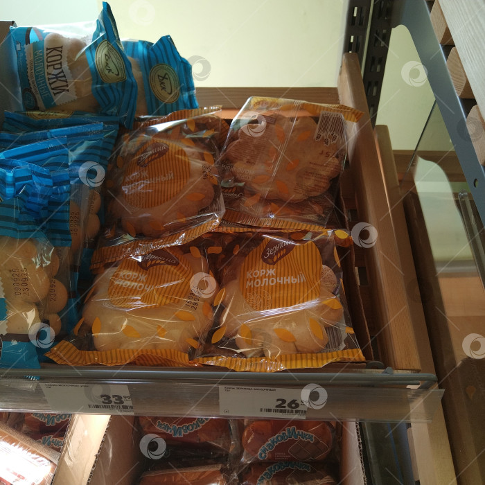 Скачать Отдел коржиков в магазине "Пятёрочка". фотосток Ozero