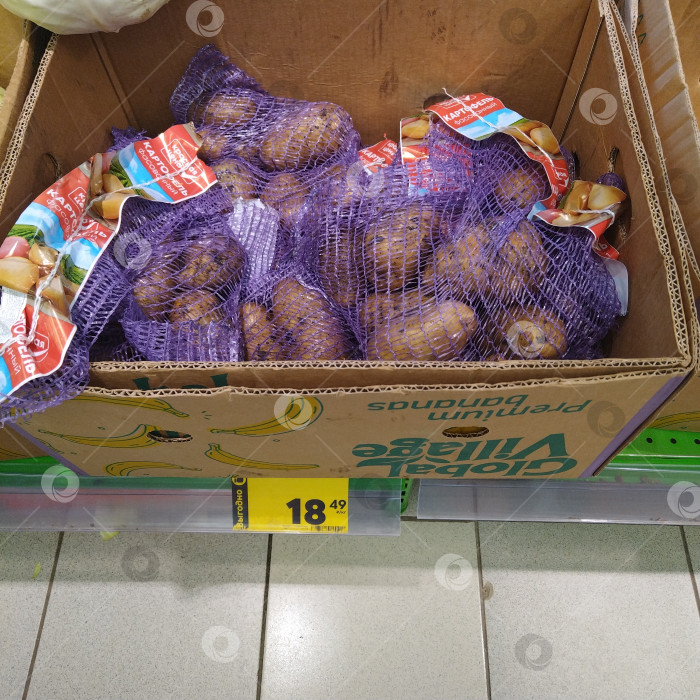 Скачать Отдел картофеля в магазине "Пятёрочка". фотосток Ozero