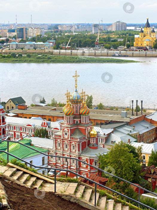 Скачать Церковь Рождества Христова, Нижний Новгород, стрелка слияния Волги и Оки, Россия, июль 2008 фотосток Ozero