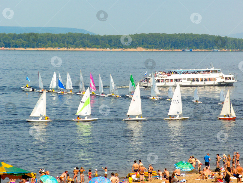 Скачать Парусная регата на реке фотосток Ozero