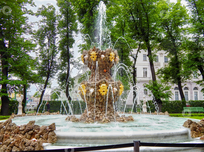 Скачать Фонтан в Летнем саду фотосток Ozero