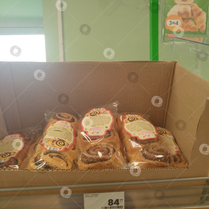 Скачать Отдел булочек в магазине "Пятёрочка". фотосток Ozero