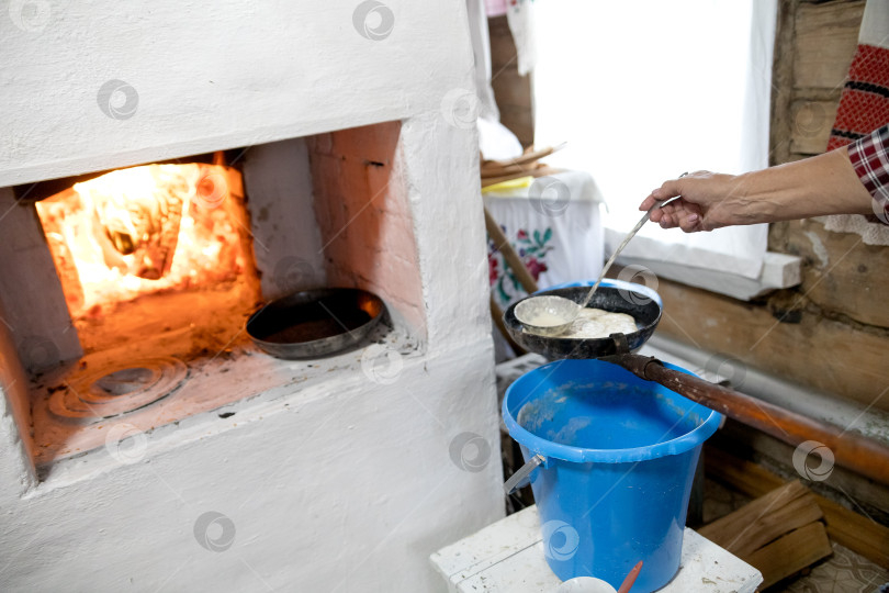 Скачать готовим на сковороде в духовке. Деревенская жизнь. фотосток Ozero