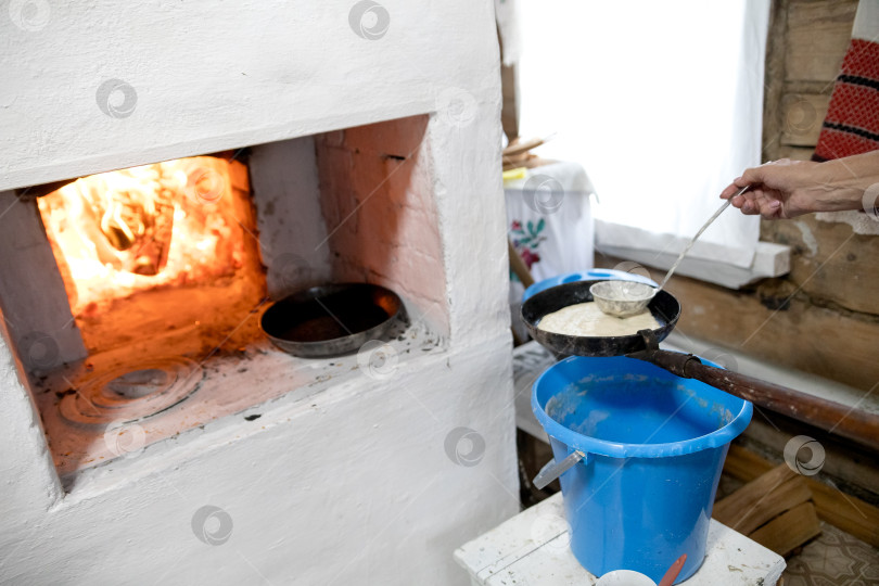 Скачать готовим на сковороде в духовке. Деревенская жизнь. фотосток Ozero