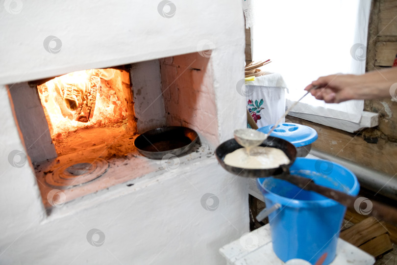 Скачать готовим на сковороде в духовке. Деревенская жизнь. фотосток Ozero