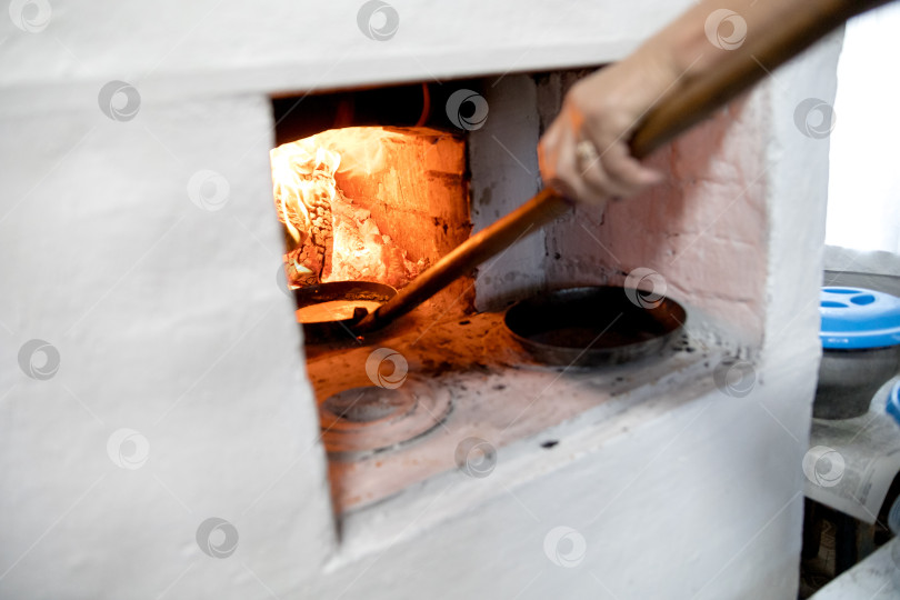 Скачать готовим на сковороде в духовке. Деревенская жизнь. фотосток Ozero