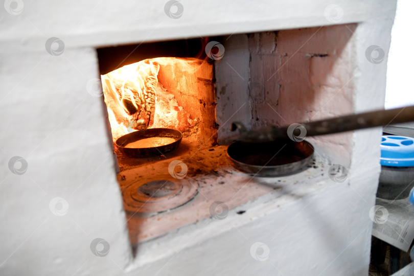 Скачать готовим на сковороде в духовке. Деревенская жизнь. фотосток Ozero