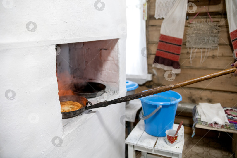 Скачать готовим на сковороде в духовке. Деревенская жизнь. фотосток Ozero