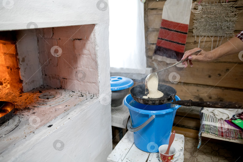 Скачать готовим на сковороде в духовке. Деревенская жизнь. фотосток Ozero