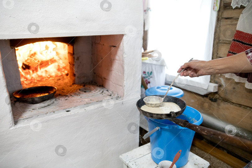 Скачать готовим на сковороде в духовке. Деревенская жизнь. фотосток Ozero