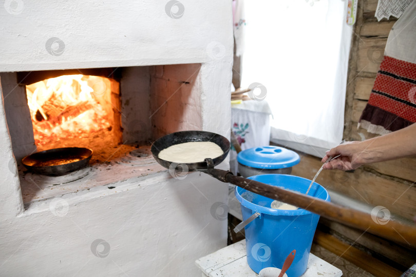 Скачать готовим на сковороде в духовке. Деревенская жизнь. фотосток Ozero