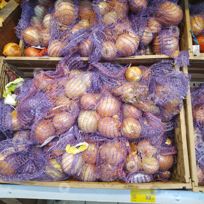 Скачать Отдел лука в магазине "Магнит". фотосток Ozero