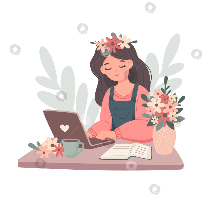 Скачать Девушка-студентка учится или работает на ноутбуке, сидя за столом фотосток Ozero