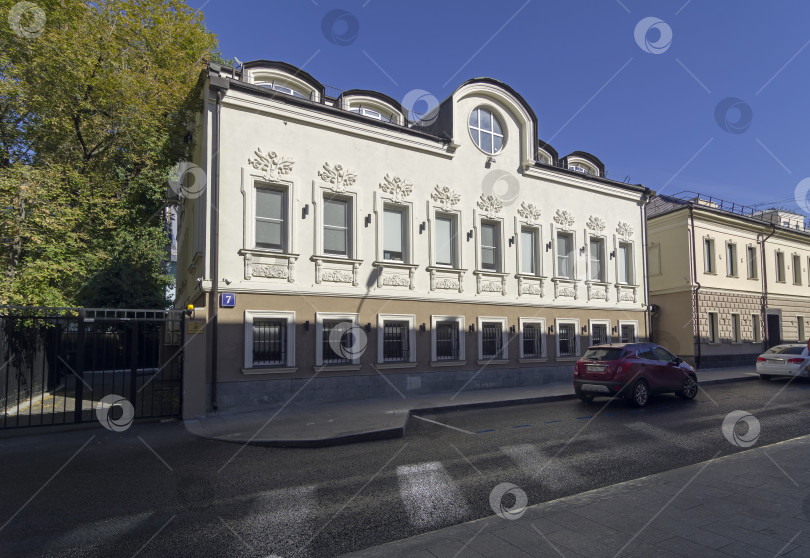 Скачать Старинное здание в центре Москвы. фотосток Ozero