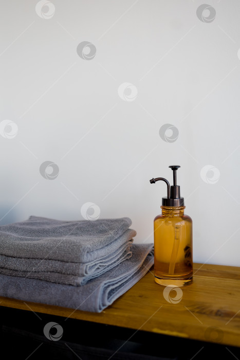 Скачать растительное масло и полотенце на столешнице фотосток Ozero