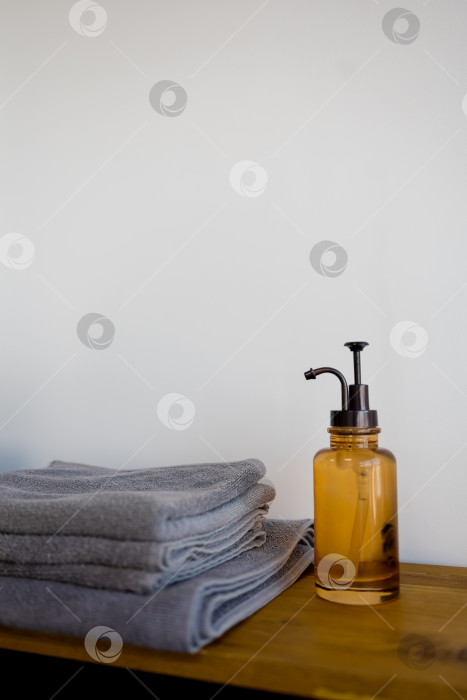 Скачать растительное масло и полотенце на столешнице фотосток Ozero