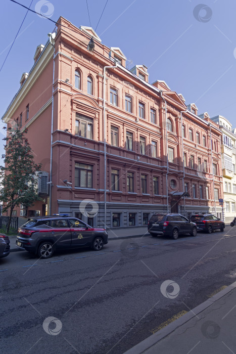 Скачать Старый многоквартирный дом в центре Москвы. фотосток Ozero