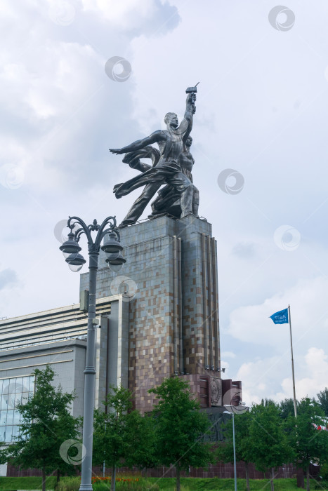 Скачать Памятник рабочему и колхознице в Москве фотосток Ozero