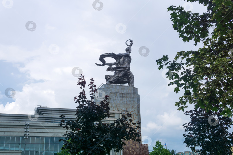 Скачать Памятник рабочему и колхознице в Москве фотосток Ozero
