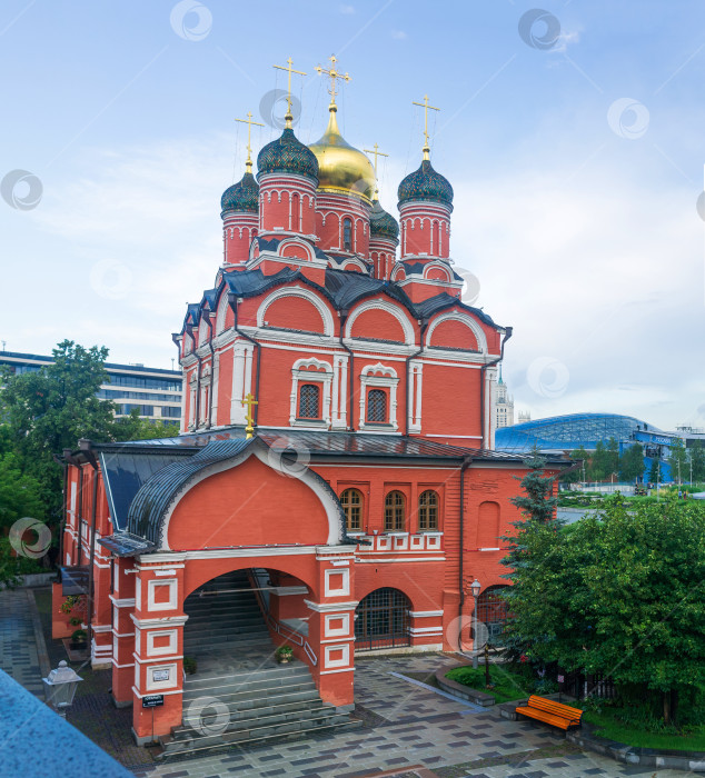 Скачать Знаменский собор - православный храм в Москве, бывший кафедральный собор Знаменского монастыря фотосток Ozero