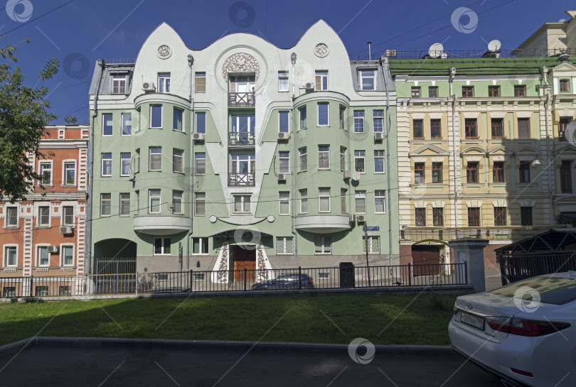 Скачать Современное жилое здание в стиле модерн. Москва. фотосток Ozero