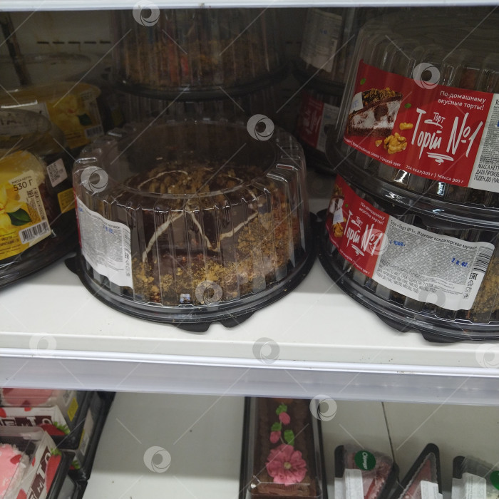 Скачать Отдел торта в магазине "Магнит". фотосток Ozero