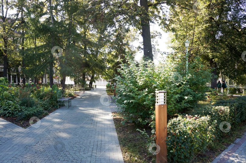 Скачать Казань, Татарстан, Россия - 17.09. 25: фрагмент сада Майдана фотосток Ozero