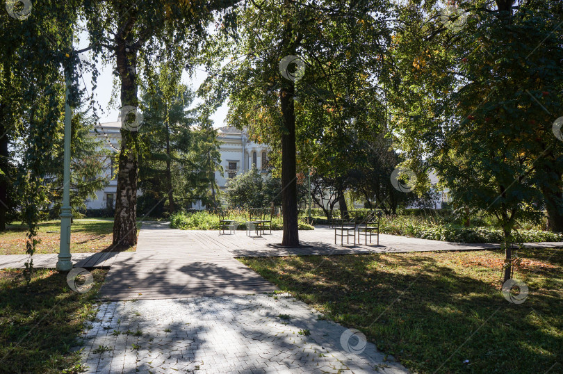 Скачать Казань, Татарстан, Россия - 17.09.25: Сад Печали фотосток Ozero