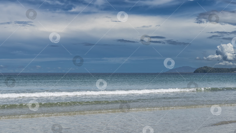 Скачать Прекрасный морской пейзаж, солнечный день. фотосток Ozero