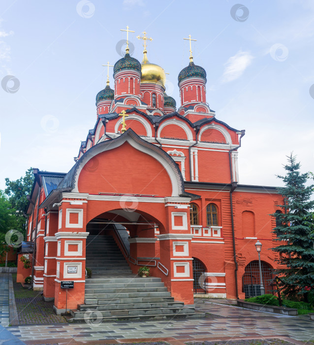 Скачать Знаменский собор - православный храм в Москве, бывший кафедральный собор Знаменского монастыря фотосток Ozero