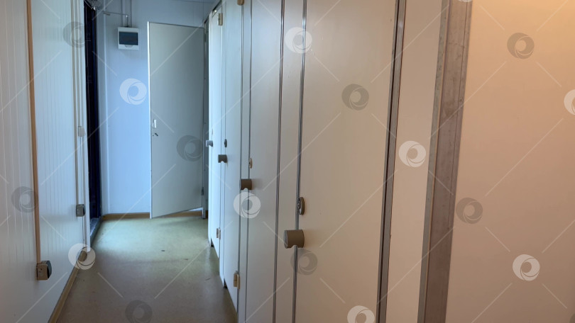 Скачать Видеозапись кабинки в общественном туалете фотосток Ozero