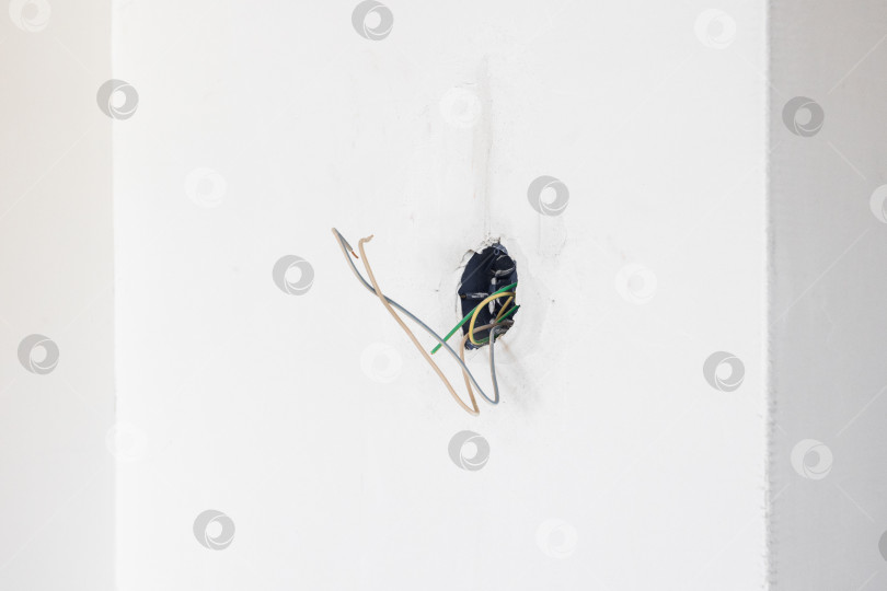 Скачать Электропроводка помещения без отделки фотосток Ozero