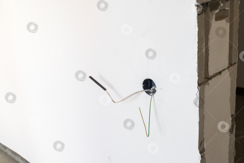 Скачать Электропроводка помещения без отделки фотосток Ozero