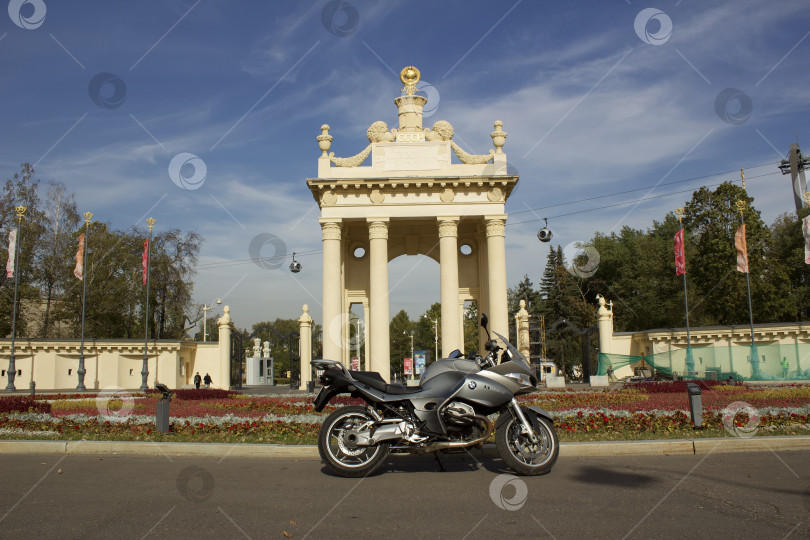 Скачать Фотосессия мотоцикла на ВДНХ фотосток Ozero