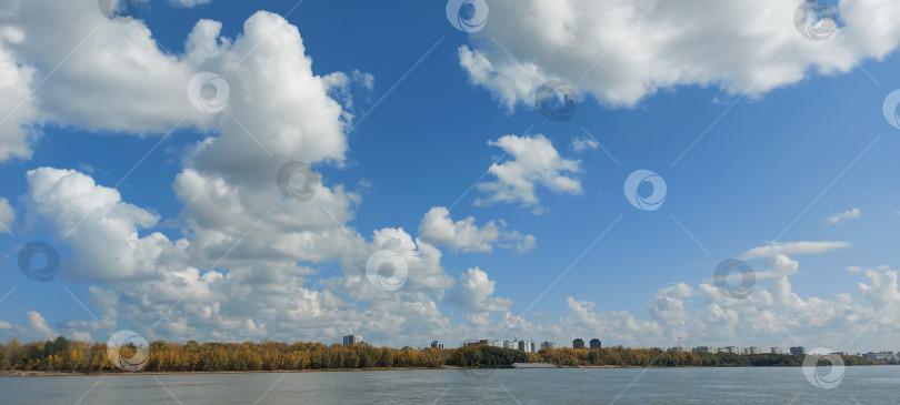 Скачать Вид на правый берег Иртыша в городе Омске, осень, 2025 фотосток Ozero