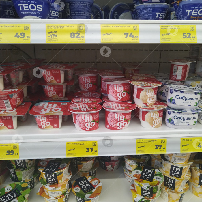 Скачать Отдел йогуртов в магазине "Магнит". фотосток Ozero