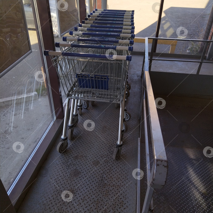 Скачать Сумки в магазине "Умные". фотосток Ozero