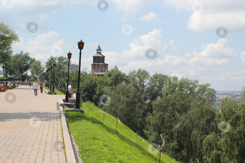 Скачать Прогулка у Кремля в Нижнем Новгороде фотосток Ozero