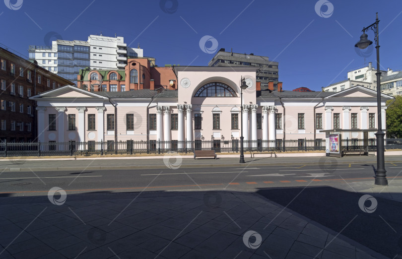 Скачать Старинный особняк в центре Москвы. фотосток Ozero