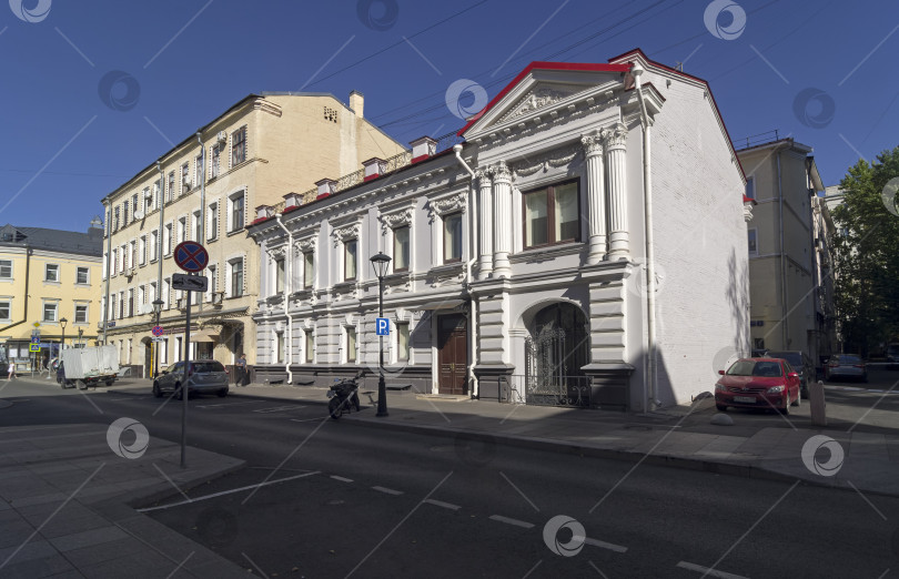 Скачать Старинный особняк в центре Москвы. фотосток Ozero