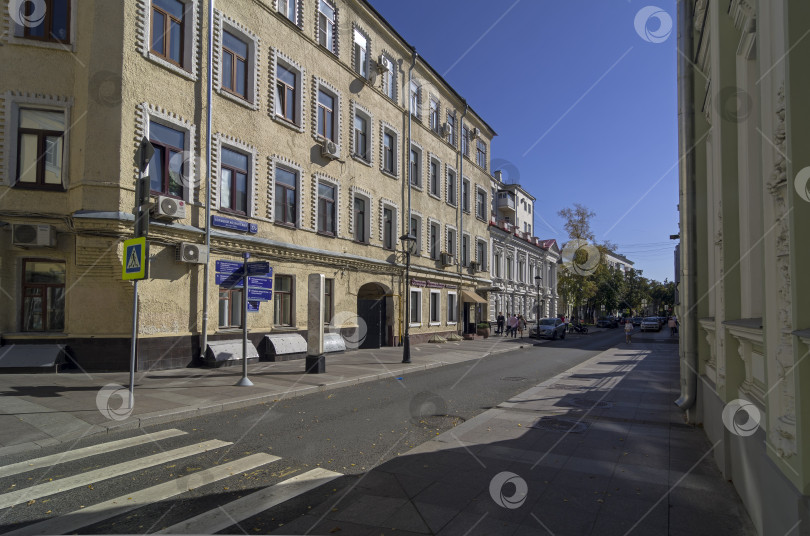 Скачать Старый многоквартирный дом в центре Москвы. фотосток Ozero