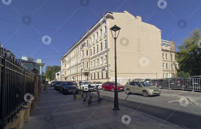 Скачать Старые многоквартирные дома в центре Москвы. фотосток Ozero