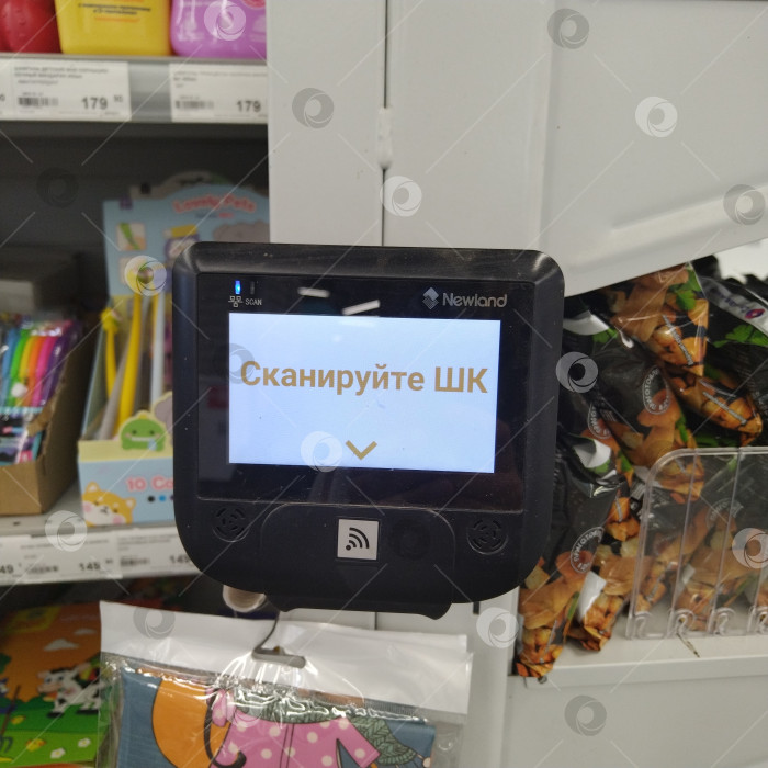 Скачать Сканер в магазе "Умный". фотосток Ozero